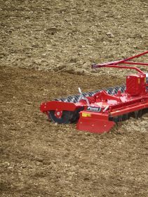 Kverneland F30 meant for large scale harrowing, performs efficient even with low weith