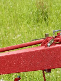 Kverneland 2500 H, hydraulic suspension and direct drive cutterbar for improved performance on field