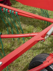 Single Rotor Rakes - Kverneland 9032 9035 9439 9442T 9443 9447T, compact and efficient during operating