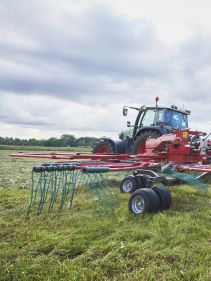 Four Rotor Rakes - Kverneland 97150 C, optimal ground pressure with high output and capacity