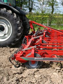 Seedbed Cultivators - Kverneland TLF performs precise depth control during operation on field