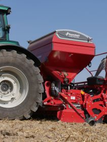 Kverneland e-drill maxi pluss, combined grain and fertilizer model