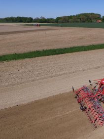 Kverneland u-drill, universal seed drill combination - seedbed preparation and levelling