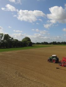 Kverneland u-drill, universal seed drill combination - seedbed preparation and levelling