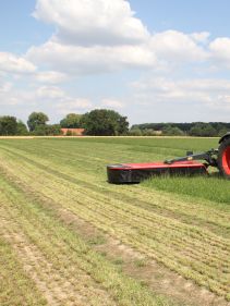Plain Mowers - VICON EXTRA 390 - 395 - REAR MOUNTED DISC MOWERS, with its low weight providing high performances on field during operations
