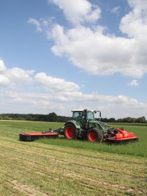 Plain Mowers - VICON EXTRA 390 - 395 - REAR MOUNTED DISC MOWERS, with its low weight providing high performances on field during operations