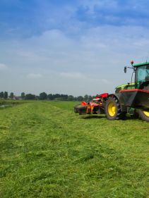 Mower Conditioners - Vicon EXTRA 687T - Efficient Butterfly Mower Combination, low weight with tripple mower conditions for high efficiency during field operation