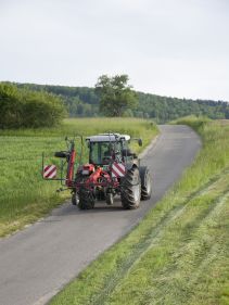 Mounted Tedders - VICON FANEX 464 - 524T - 524, folded and transported safe and efficient by tractor