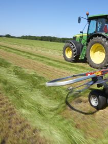 mounted tedders - VICON FANEX 554-684-764-904-1124, Central adjustment for border spreading keeping the crop inside the field.