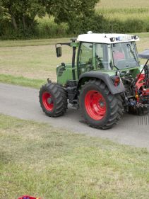 Single Rotor Rakes - VICON ANDEX 323-353-394-424T-434-474T, designed for low power tractors, but still provides great working width