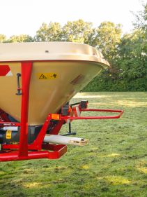 pendulum spreaders - Vicon SuperFlow 604-1654, versitale spreader for vineyards, smaller farms and golf courses with different options in hoppers