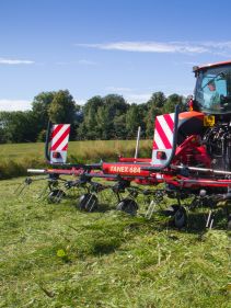 mounted tedders - VICON FANEX 554-684-764-904-1124, Central adjustment for border spreading keeping the crop inside the field.