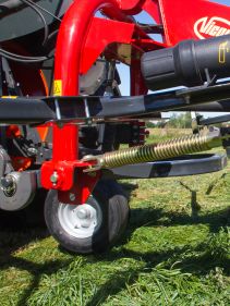 mounted tedders - VICON FANEX 554-684-764-904-1124, Central adjustment for border spreading keeping the crop inside the field.