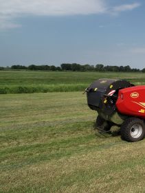 Fixed Chamber round balers - VICON FIXBALE 500, specialist baler for heavy silage conditions with low power requirments for efficient operation
