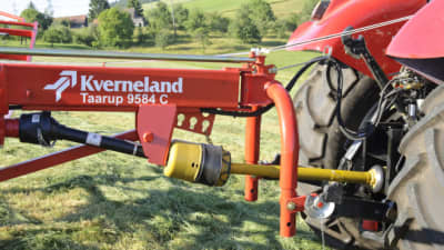Double Rotor Rakes - Kverneland 9580 C - 9584 C - 9590 C Hydro, heavy duty rakes which performs in the toughest conditions