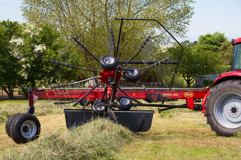 Double Rotor Rakes - VICON ANDEX 644-724-724 HYDRO-764, cost efficient and strong frames for a long lifetime also CompactLine maintanence friendly gearbox