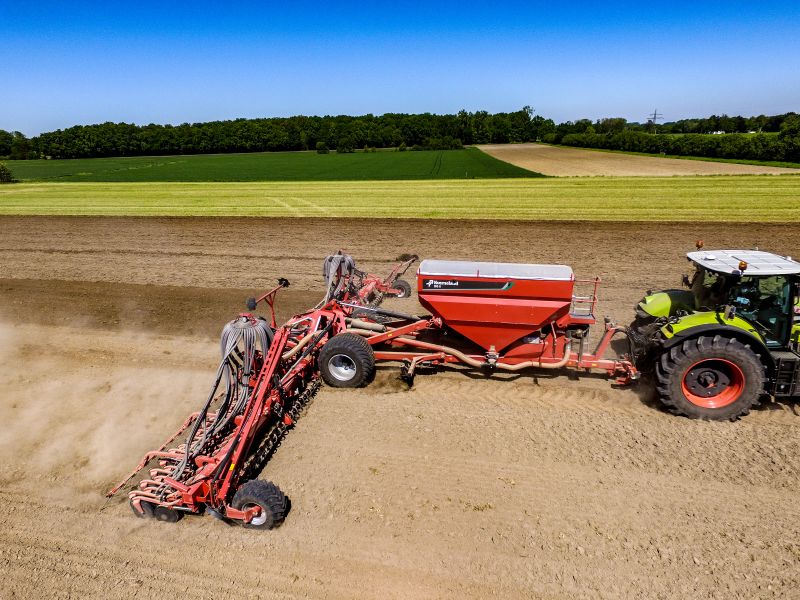 Kverneland DG2 High Capacity Pneumatic Seed Drill, superior depth control and high performance on field