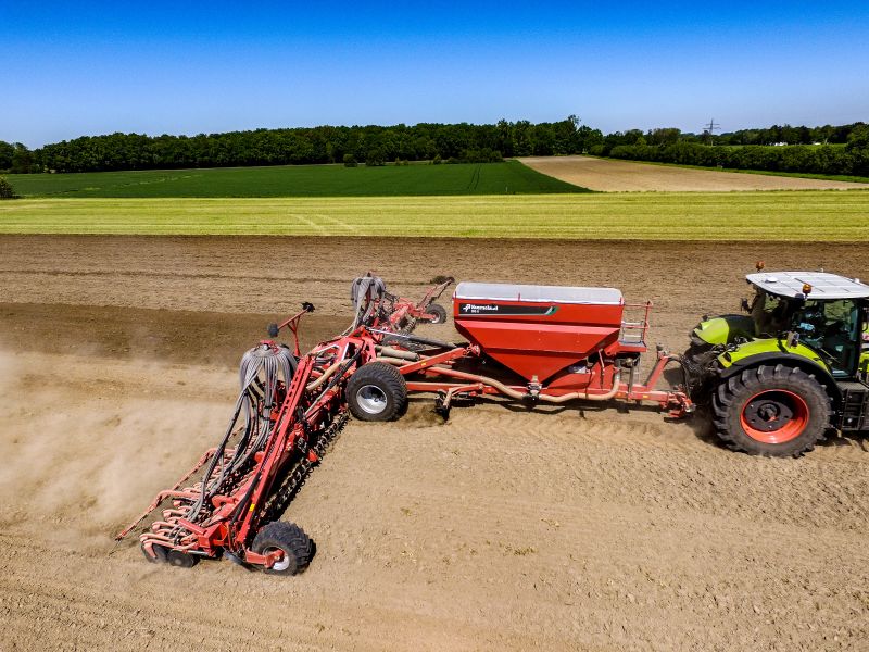 Kverneland DG2 High Capacity Pneumatic Seed Drill, superior depth control and high performance on field