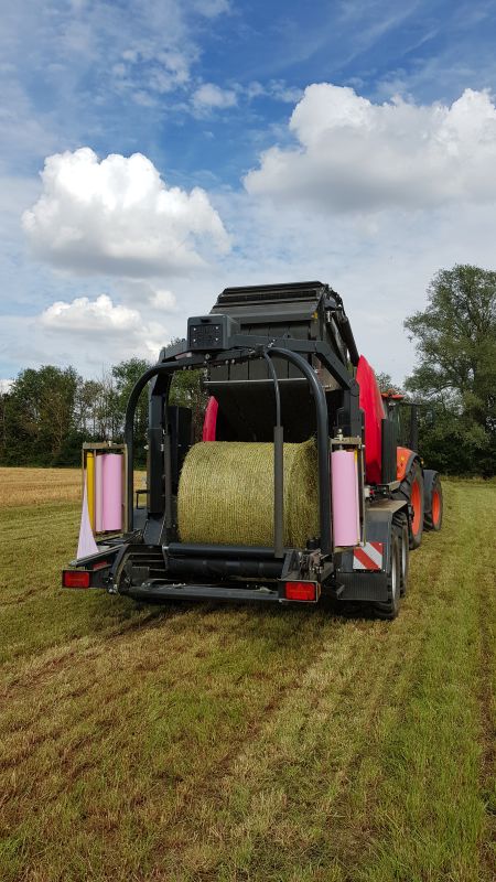 Variable Chamber Baler-Wrapper combinations - Kverneland 6716-6720 Plus FlexiWrap, operating cost efficient and providing high outputs on field