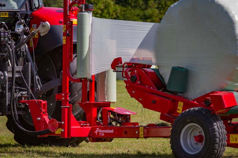 Round Bale Wrappers - Kverneland 7730, made for smaller tractors but still fully atuomatic