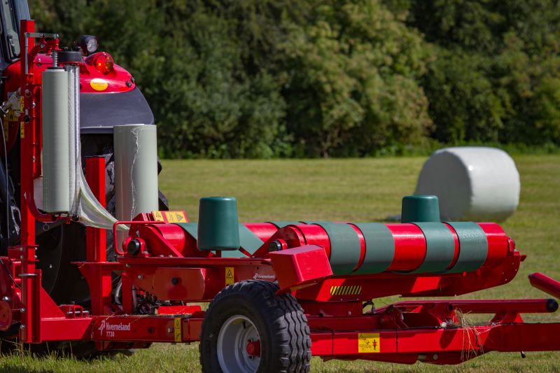 Round Bale Wrappers - Kverneland 7730, made for smaller tractors but still fully atuomatic