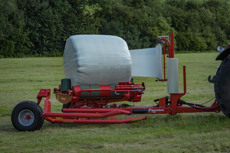 Round Bale Wrappers - Kverneland 7730, made for smaller tractors but still fully atuomatic