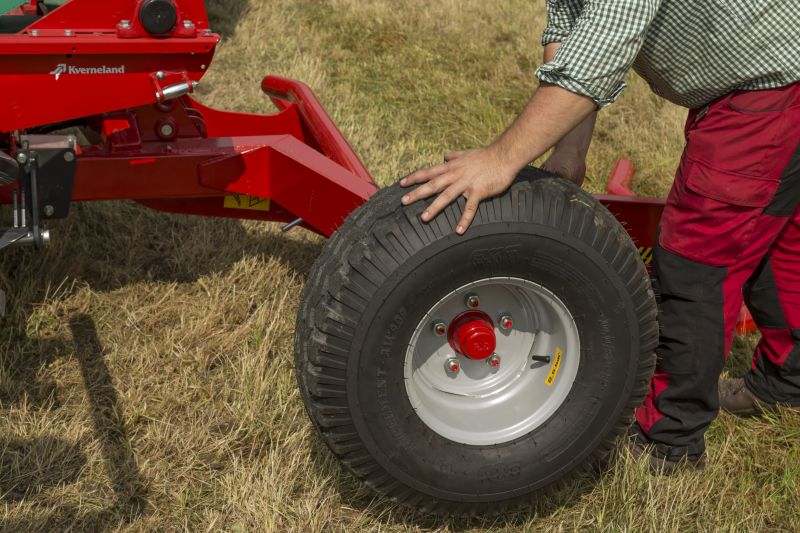 Round Bale Wrappers - Kverneland 7730, made for smaller tractors but still fully atuomatic