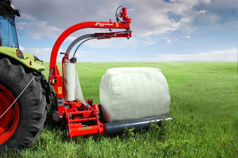 Round Bale Wrappers - Kverneland 7820, gently self-loading system and can wrap on the move so it operates effectively