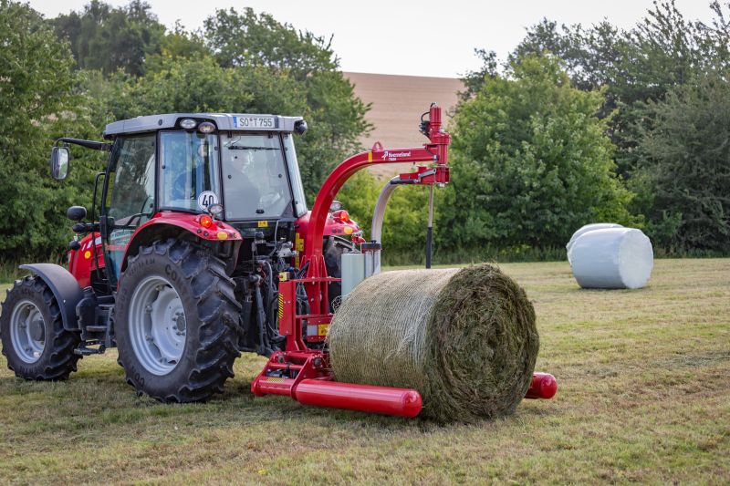 Round Bale Wrappers - Kverneland 7820, gently self-loading system and can wrap on the move so it operates effectively