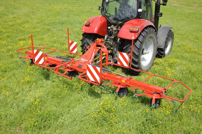 Kverneland 8460 - 8480, compact tedders for hay making