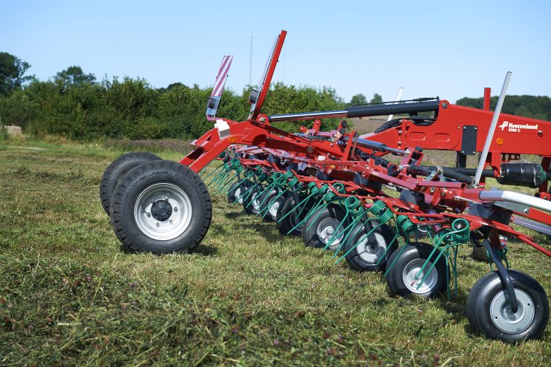 Kverneland 8590 C - 85112 C, smaller tractors, smart transport and reliable performance on field