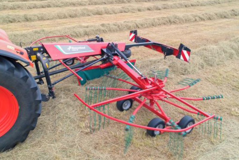 Double rotor rakes - Kverneland 9464M, maintenance friendly CompactLine Gearbox and a robust design for compact transportation and storage