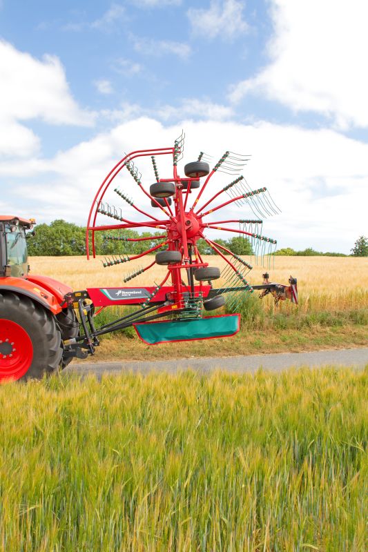 Double rotor rakes - Kverneland 9464M, compact and safe transportation