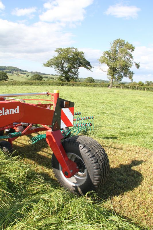 Double Rotor Rakes - Kverneland 9580 C - 9584 C - 9590 C Hydro, heavy duty rakes which performs in the toughest conditions