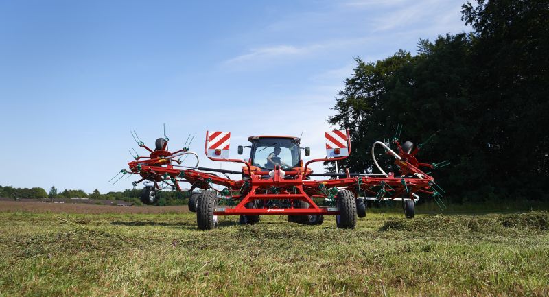 Kverneland 8590 C - 85112 C, smaller tractors, smart transport and reliable performance on field