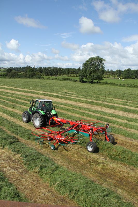 Double Rotor Rakes - Kverneland 9580 C - 9584 C - 9590 C Hydro, heavy duty rakes which performs in the toughest conditions