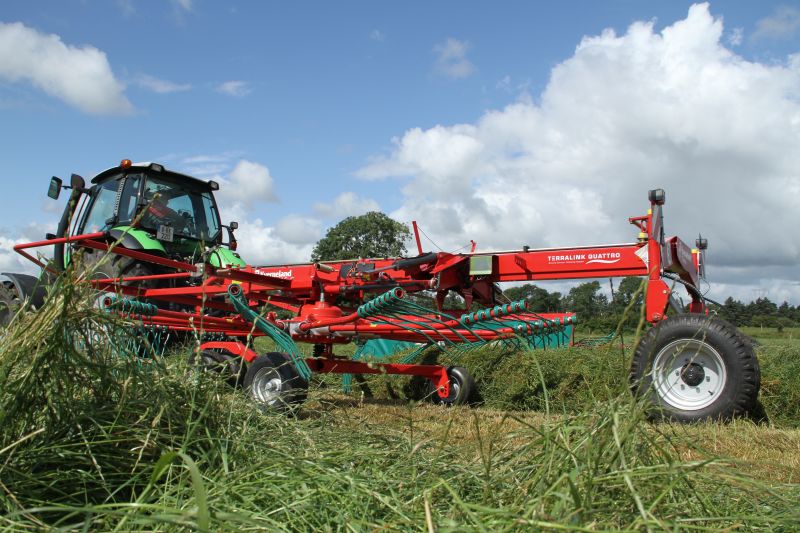 Double Rotor Rakes - Kverneland 9580 C - 9584 C - 9590 C Hydro, heavy duty rakes which performs in the toughest conditions