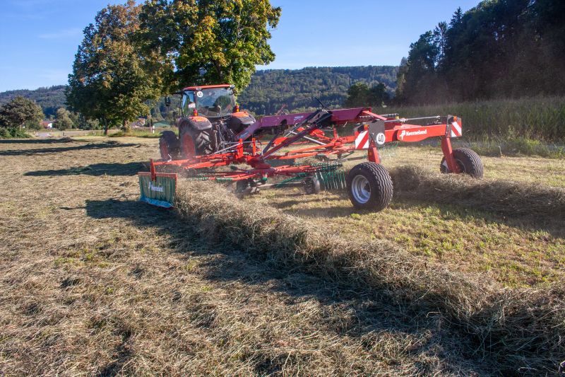 Double rotor rakes - Kverneland 9670, operating comfort, flexible and compact during transport and storage