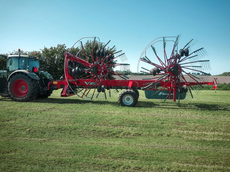 Four Rotor Rakes - Kverneland 97150 C, folded and compact during transportation and storage