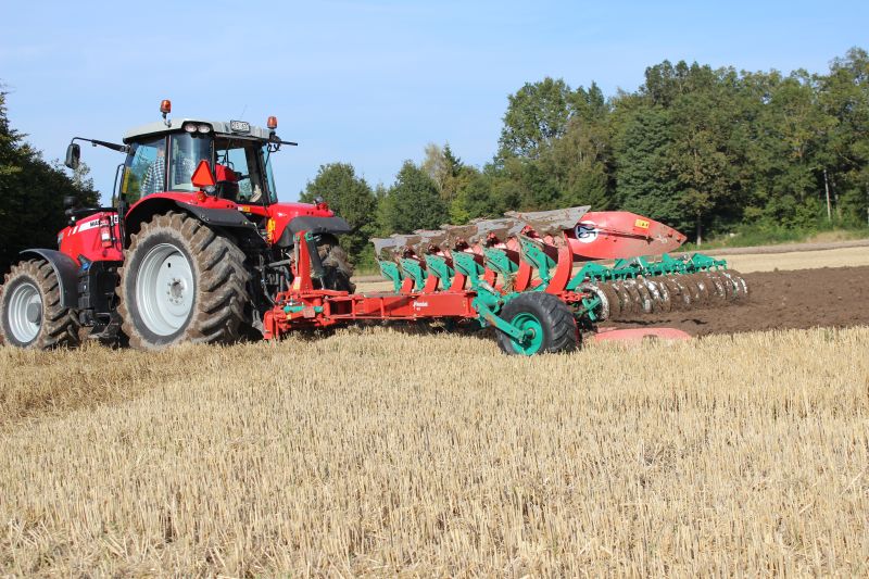 Kverneland Packomat, perfect seedbed while ploughing, kvernelands unique steel provides light and robust implement