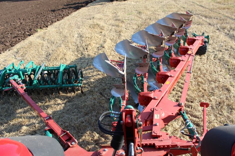 Kverneland Packomat, perfect seedbed while ploughing, kvernelands unique steel provides light and robust implement