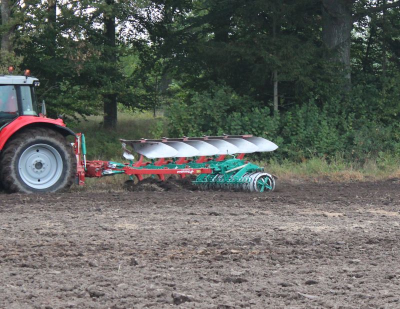 Kverneland Packomat, perfect seedbed while ploughing, kvernelands unique steel provides light and robust implement