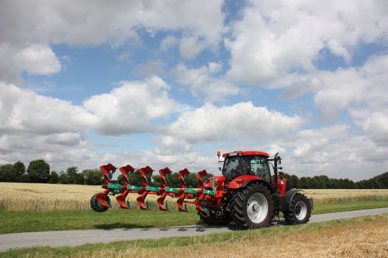 Kverneland Ecomat compact while travelling above ground, dragged by tractor