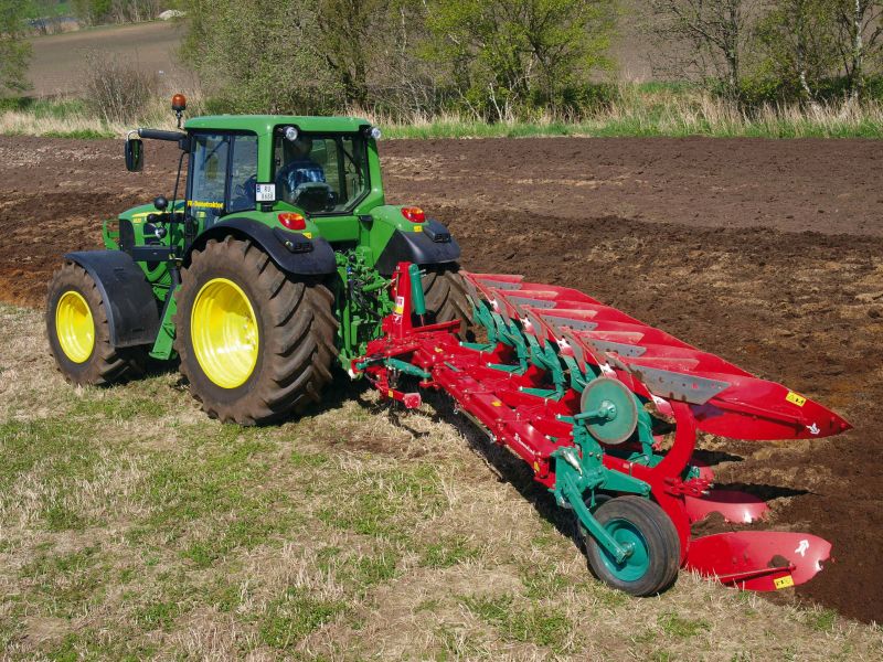 Reversible Mounted Ploughs - Kverneland ES-LS, unique steel treatment provides great life time and makes it easy in use during operation