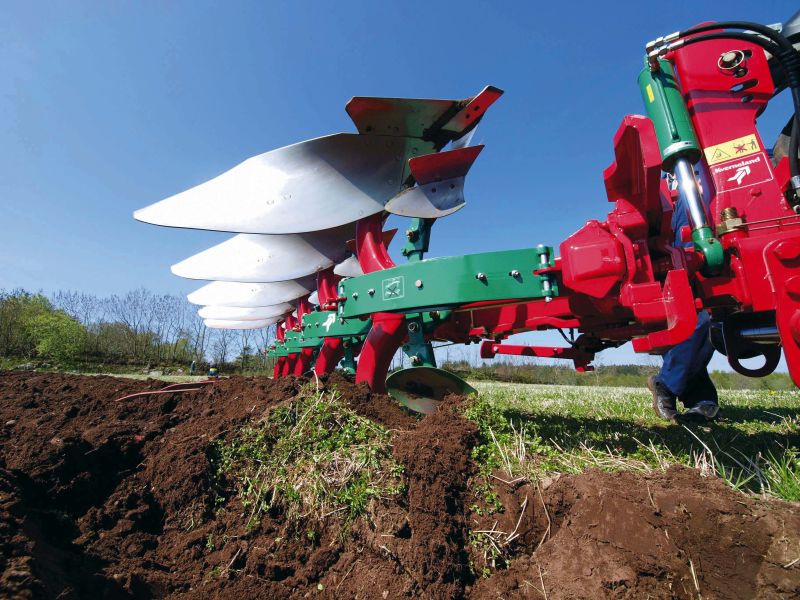 Reversible Mounted Ploughs - Kverneland ES-LS, unique steel treatment provides great life time and makes it easy in use during operation