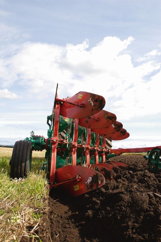 Reversible Mounted Ploughs - Kverneland ES-LS, unique steel treatment provides great life time and makes it easy in use during operation