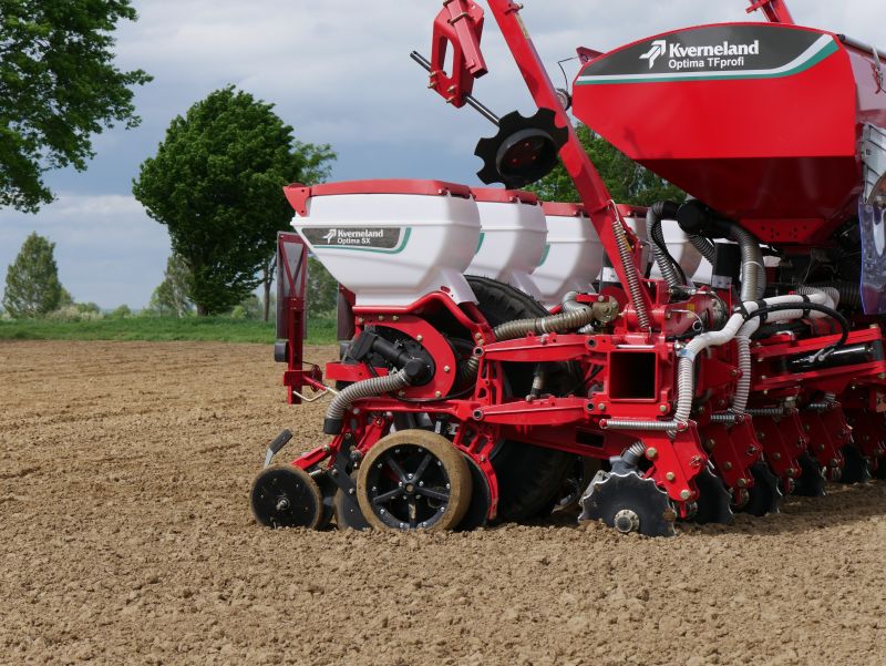 Kverneland optima TFprofi, high performance and reduced tractor power requirement