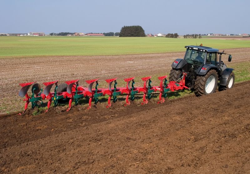 Kverneland PN RN easy to adjust and cost efficient ploughing,  semi-mounted reversible plough