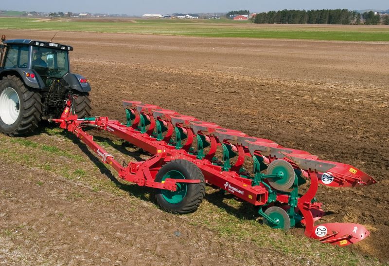 Kverneland PN RN easy to adjust and cost efficient ploughing,  semi-mounted reversible plough