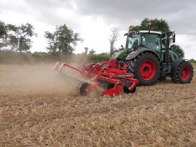 Kverneland Qualidisc Pro operating with cutting quality and good penetration